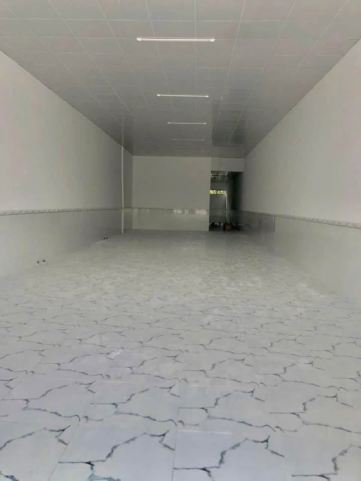 Nhà trệt cho thuê mặt tiền Hoàng Quốc Việt - 210m² giá 17 triệu/tháng, kinh doanh thuận lợi!