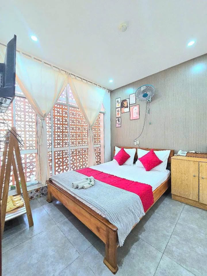 Khách sạn cho thuê tại Bến Ninh Kiều - Cần Thơ, 24 phòng, giá 70 triệu/tháng - Kinh doanh ngay!