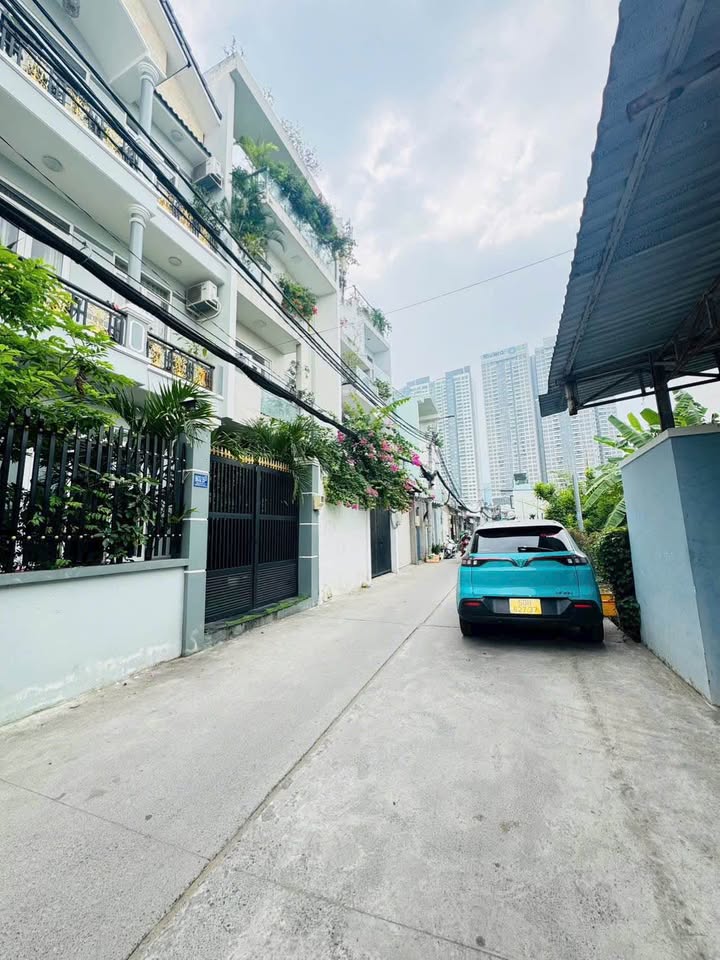 Nhà 3 tầng mặt tiền hẻm xe hơi Phú Thuận, Quận 7 - Diện tích 61m² giá 8.85 tỷ - Chính chủ bán gấp!