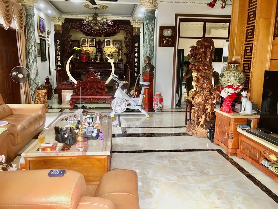 Biệt thự góc 3 tầng tại Bãi Cháy, Hạ Long 300m² giá 10 tỷ - Sẵn sàng ở ngay!