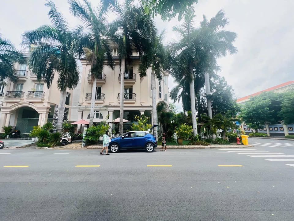 Biệt thự góc 2 mặt tiền Nam Thông 3, Phú Mỹ Hưng, 274m² giá 125 tỷ - Vị trí đắc địa không thể bỏ lỡ!