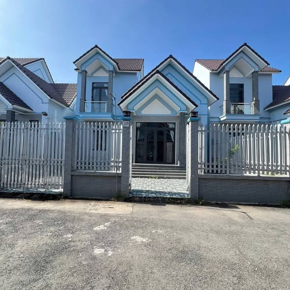 Biệt thự Tân Hạnh Vĩnh Long 168.9m² giá 3.3 tỷ - Sân đậu ô tô rộng rãi!