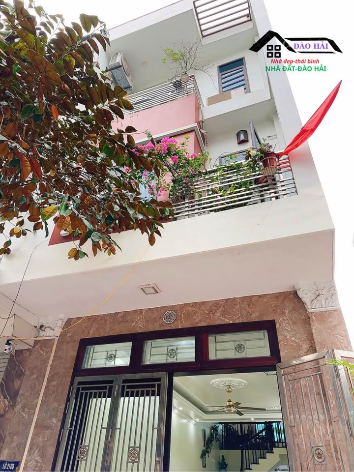 Nhà 3 tầng tại TĐC Chu Văn An, Quang Trung, Thái Bình 67.2m² giá 5.5 tỷ - Đầy đủ nội thất, vào ở ngay!