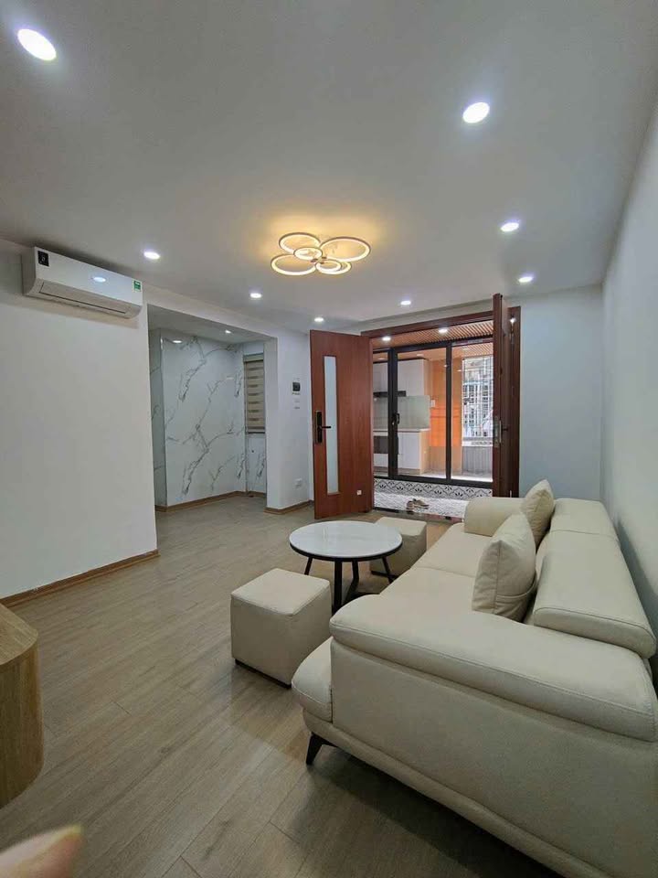 Căn hộ tầng 2 Quỳnh Mai 80m² giá thỏa thuận - Nội thất cao cấp, tiện ích đầy đủ!