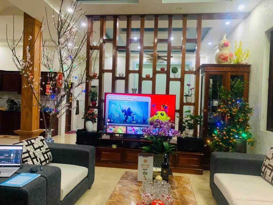 Nhà phố Quang Trung Uông Bí 200m² giá 5 tỷ - Vị trí đắc địa, tiện ích đầy đủ!