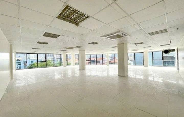 Mặt bằng kinh doanh cho thuê tại Dịch Vọng, Cầu Giấy 600m² - Không gian lý tưởng cho mọi loại hình kinh doanh!