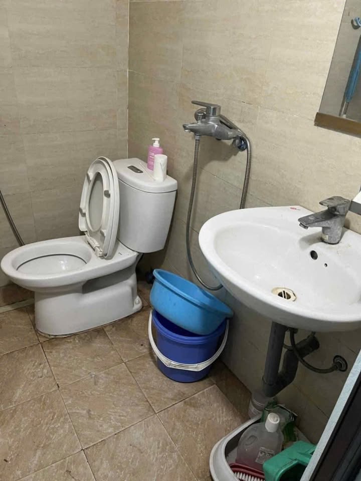 Nhà nguyên căn Thượng Thanh 4 triệu/tháng - Full nội thất, ô tô đỗ gần