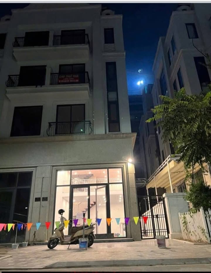 Cho thuê mặt bằng 81m² phố Lâm Hạ - Giá 27 triệu, lô góc sầm uất!