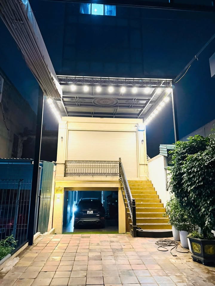 Cho thuê văn phòng 100m² Tân Thụy, Long Biên - Gần Aeon Mall, chỉ 12 triệu/tháng!