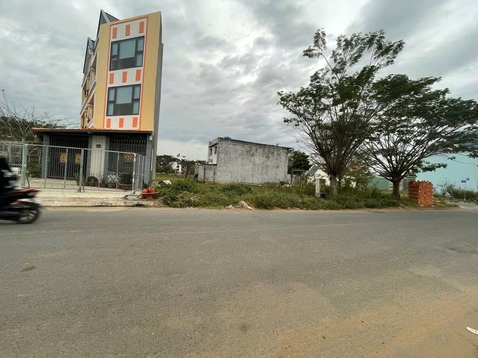 Đất thổ cư KDC Hưng Gia DS9, Bến Lức, Long An 120m² giá 4.1 tỷ - Chính chủ bán gấp!