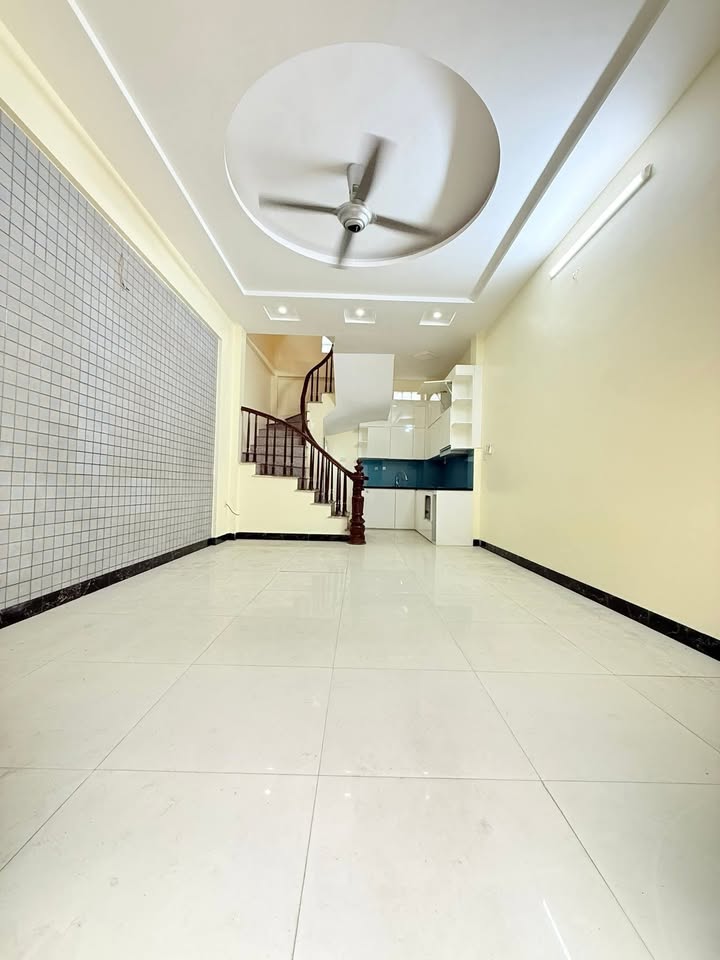 Nhà đẹp phố Đại Từ 34m² giá 7 tỷ - Đỗ cửa ô tô, tiện ích đầy đủ!