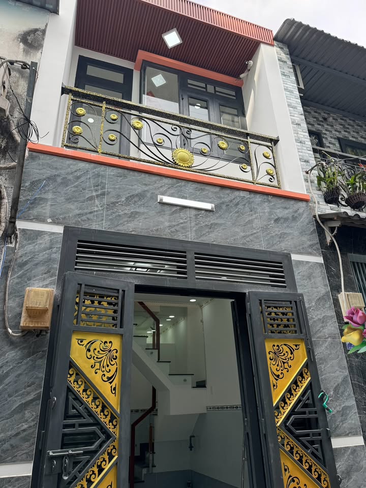 Nhà bán chính chủ tại 184 Lê Đình Cẩn, Bình Tân - Giá 1.8 tỷ, hẻm rộng 4m!