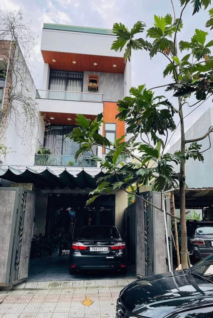 Nhà 3 tầng 100m² tại Hòa Xuân, giá 6 tỷ - Sẵn sàng vào ở ngay!