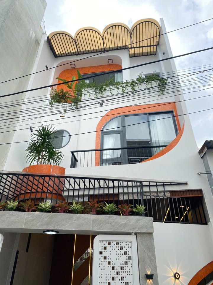 Nhà 3 tầng Kiệt ô tô 104/18 Dũng Sĩ Thanh Khê 57m² giá 5.75 tỷ - Thiết kế hiện đại, thuận tiện giao thông!