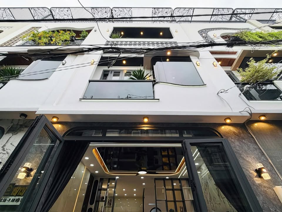 Nhà phố Gò Vấp 44m² giá 5.85 tỷ - Sát chợ, tặng full nội thất cao cấp!