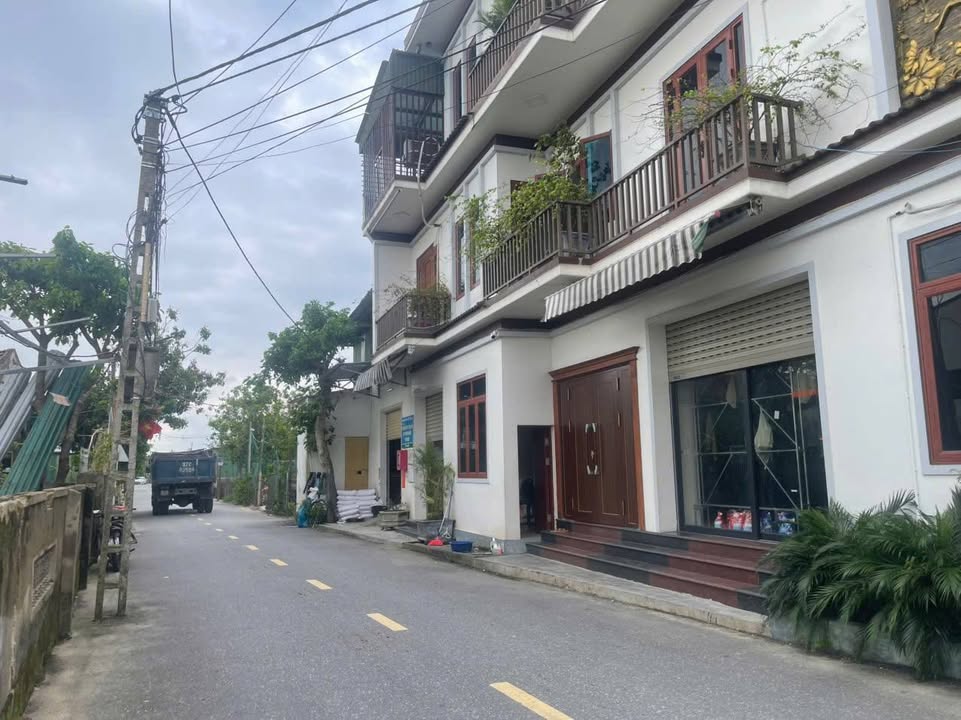 Đất mặt đường Hoàng Kim Giao, Nghi Đức 76.2m² giá 2.5 tỷ - Vị trí đắc địa cho đầu tư!