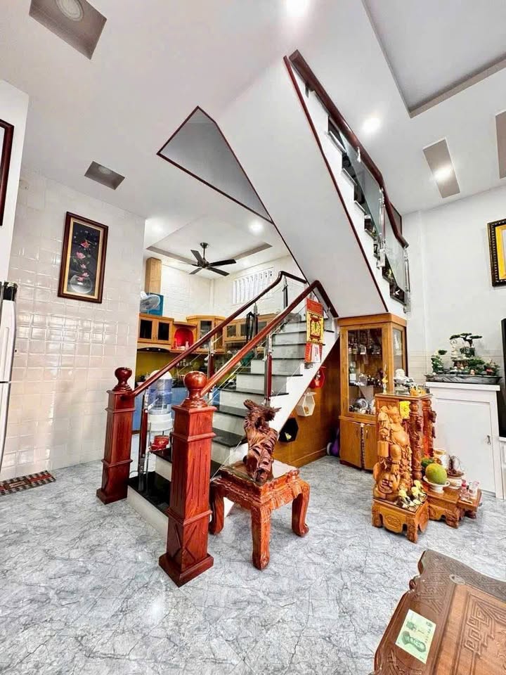 Nhà 3 tầng hẻm ô tô đường Nguyễn Khắc Viện, Vĩnh Hòa 49.7m² giá 6.5 tỷ - Cách biển chỉ 300M!