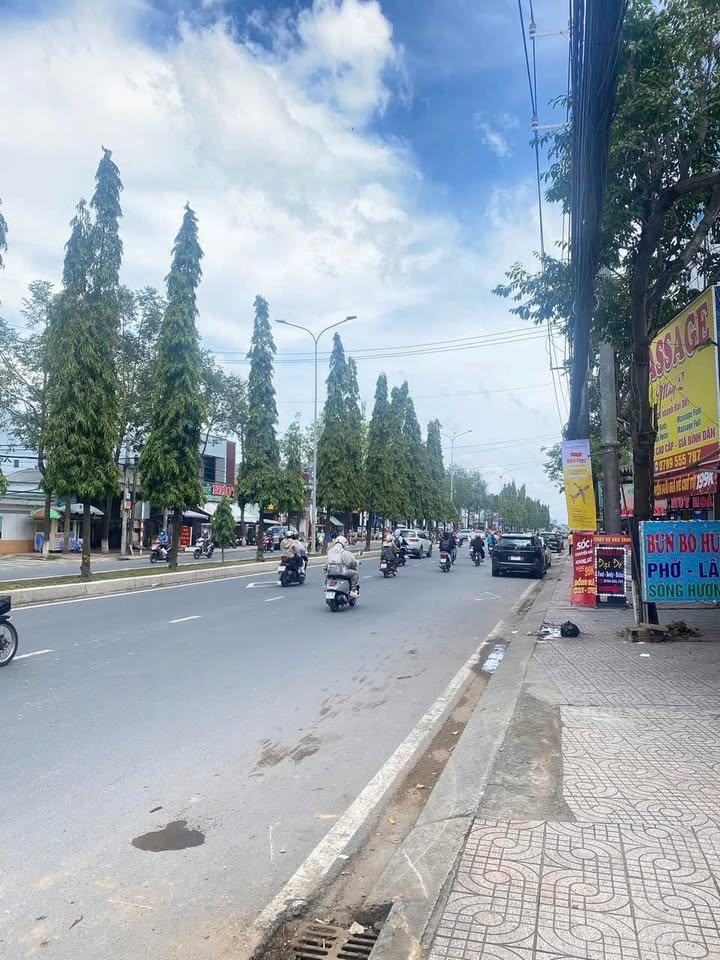 Nhà mặt tiền Nguyễn Văn Cừ Nối Dài 90m² giá 20 triệu - Phù hợp mở shop, văn phòng!