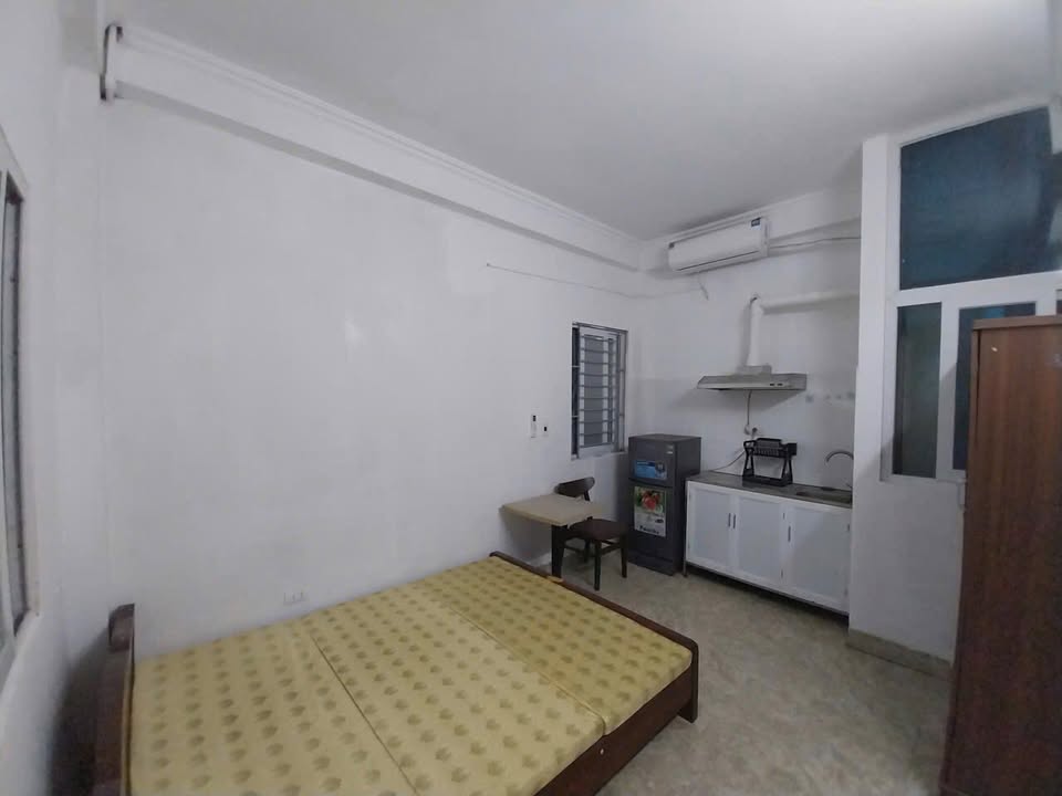 Phòng cho thuê ngõ 37 Dịch Vọng, 30m² giá 3.3 triệu - Đầy đủ tiện nghi, thang máy