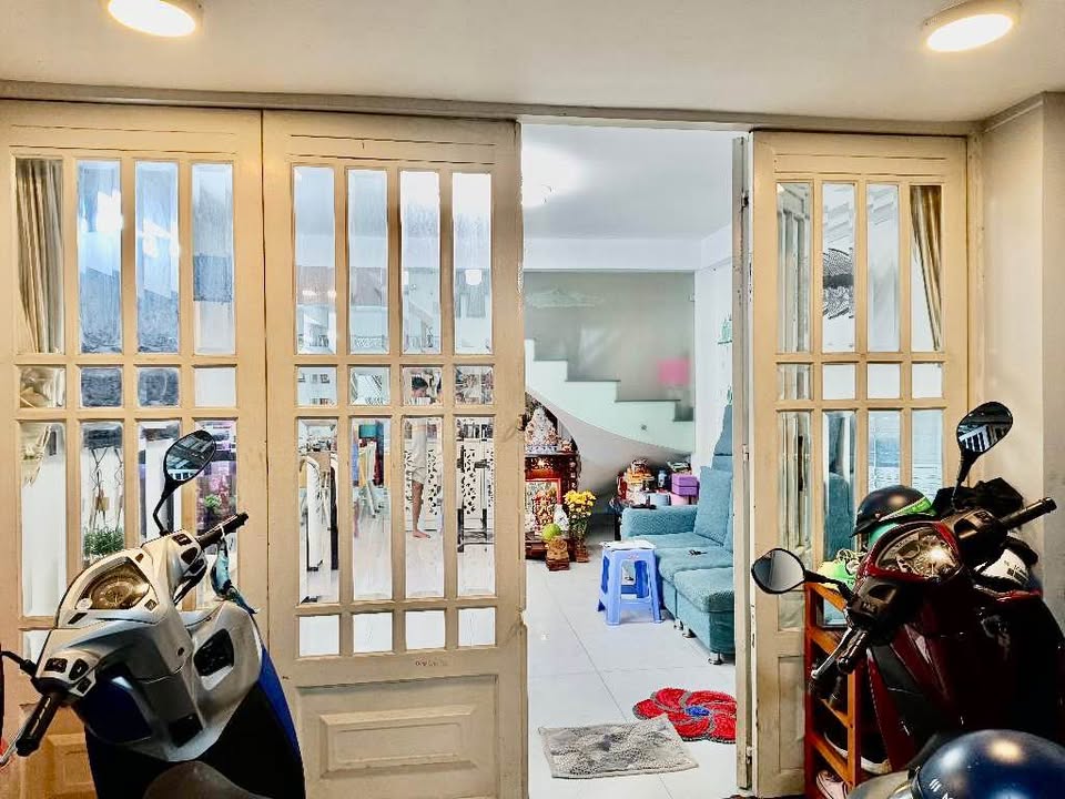 Nhà phố Nguyễn Văn Quỳ quận 7 52m² giá 5.5 tỷ - Nội thất đẹp, vào ở ngay!