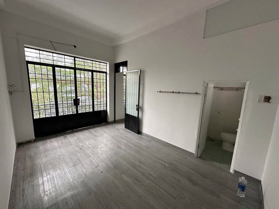 Cho thuê nhà nguyên căn mặt tiền đường Mê Linh Nha Trang 35m² giá 13 triệu - Khu sầm uất thuận tiện kinh doanh!