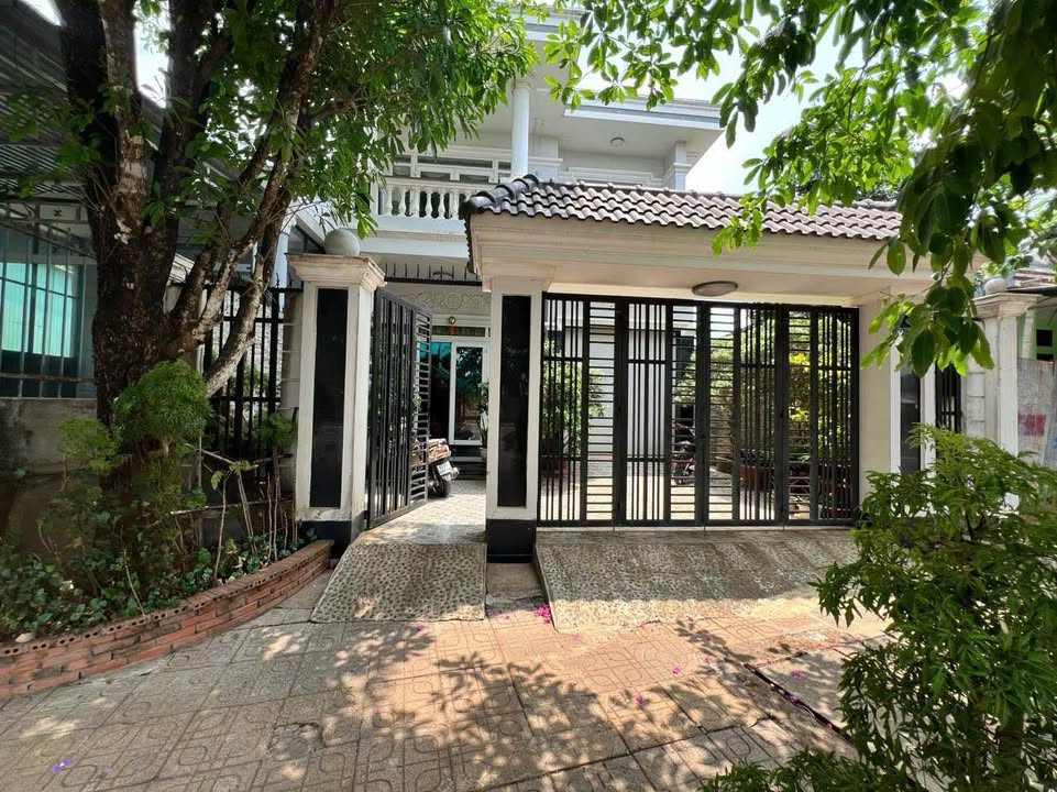 Nhà 1 lầu 1 trệt Tiến Thành 181m² giá chỉ 6 tỷ - Thiết kế hiện đại, sân đậu ô tô!