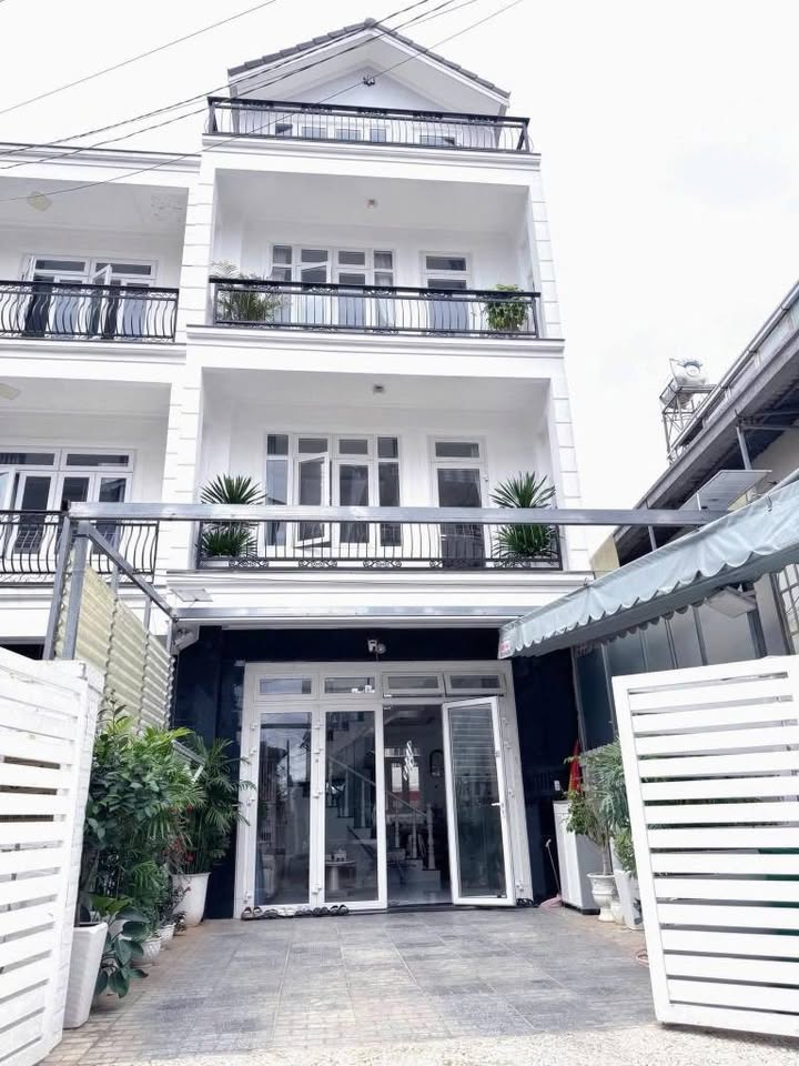 Nhà phố Phan Đình Giót, Đà Lạt 92m² giá 13 tỷ - Thiết kế hiện đại, không gian rộng rãi!