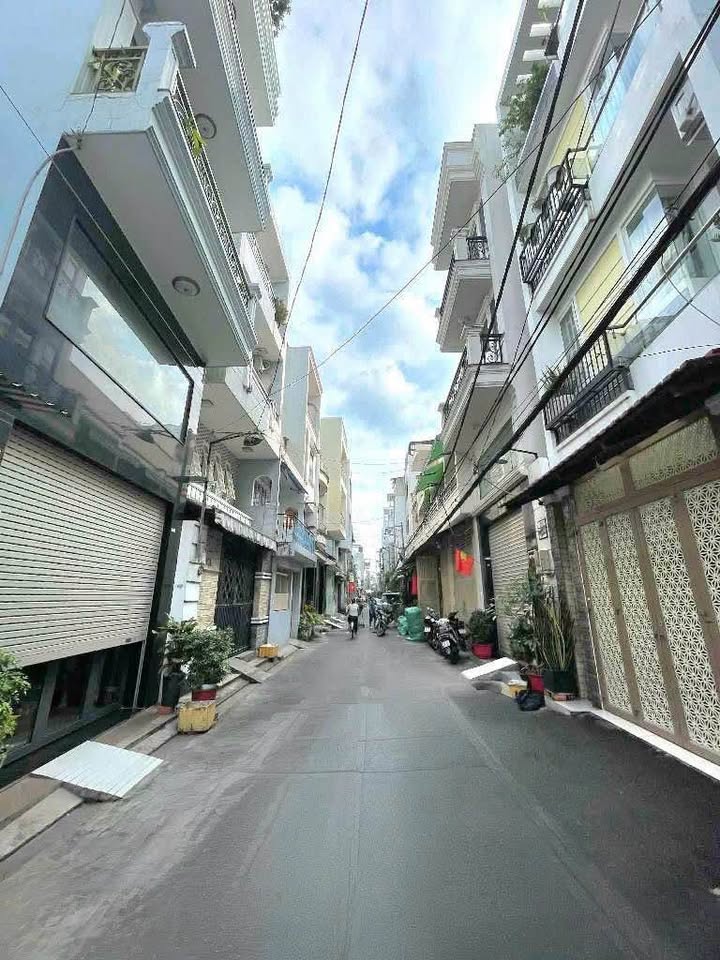 Nhà Phố Khuông Việt, Quận Tân Phú 82m² giá 11 tỷ - Tiện kinh doanh, Sổ đỏ chính chủ!