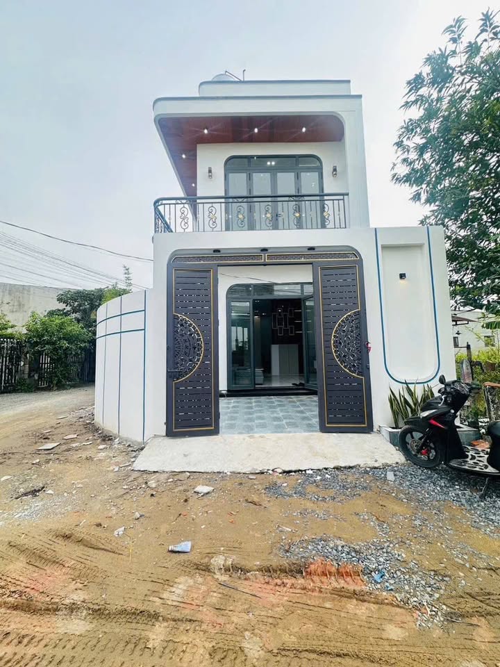 Nhà Góc Ấp Tràm Lạc, Đức Hòa 108m² giá 2.7 tỷ - Đầu tư sinh lời hấp dẫn!