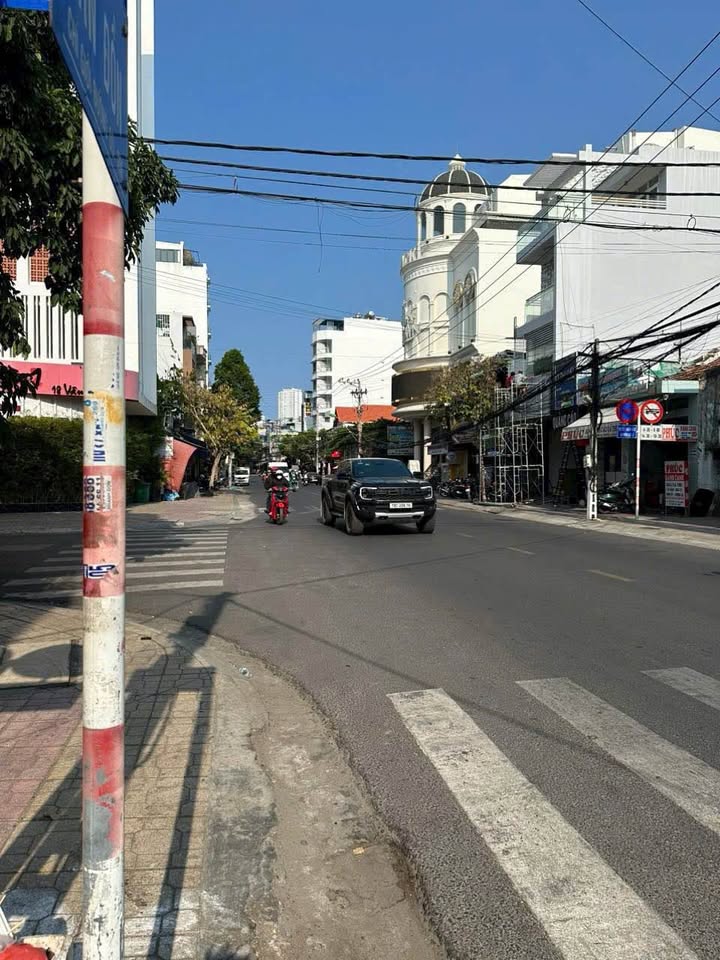 Bán FrontHouse đường Vân Đồn, Phước Hòa Nha Trang 153.7m² giá 28.5 tỷ - Đầu tư sinh lời ngay!