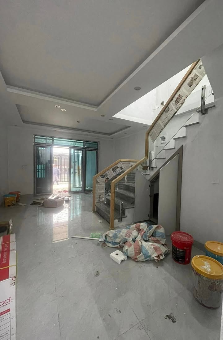 Nhà 2 Tầng Tại Quảng Thành 64m² - Giá Chỉ Hơn 1 Tỷ, Dọn Về Ở Ngay!