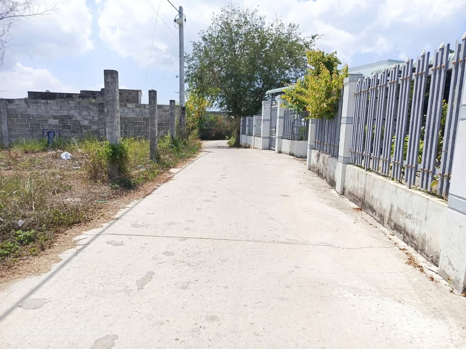 Đất nông nghiệp full thổ cư tại phường Bình Thuận 3600m² - Giá chỉ 1 tỷ VND!