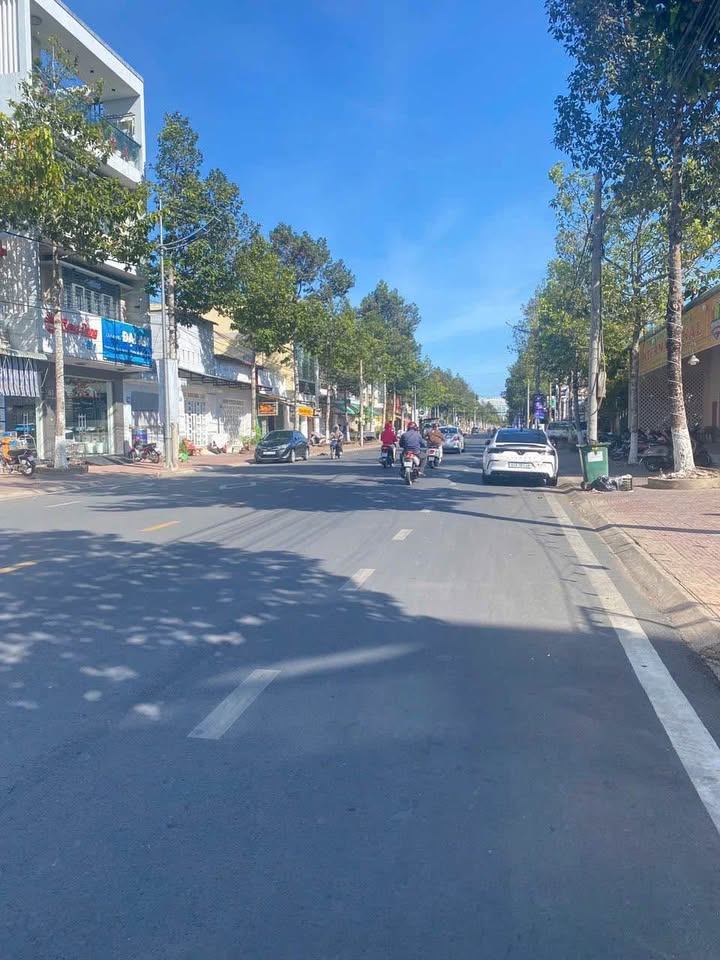 Nhà phố mặt tiền đường Trần Đại Nghĩa, P4, TP Vĩnh Long, 76m² giá 7.5 tỷ - Kinh doanh sầm uất!