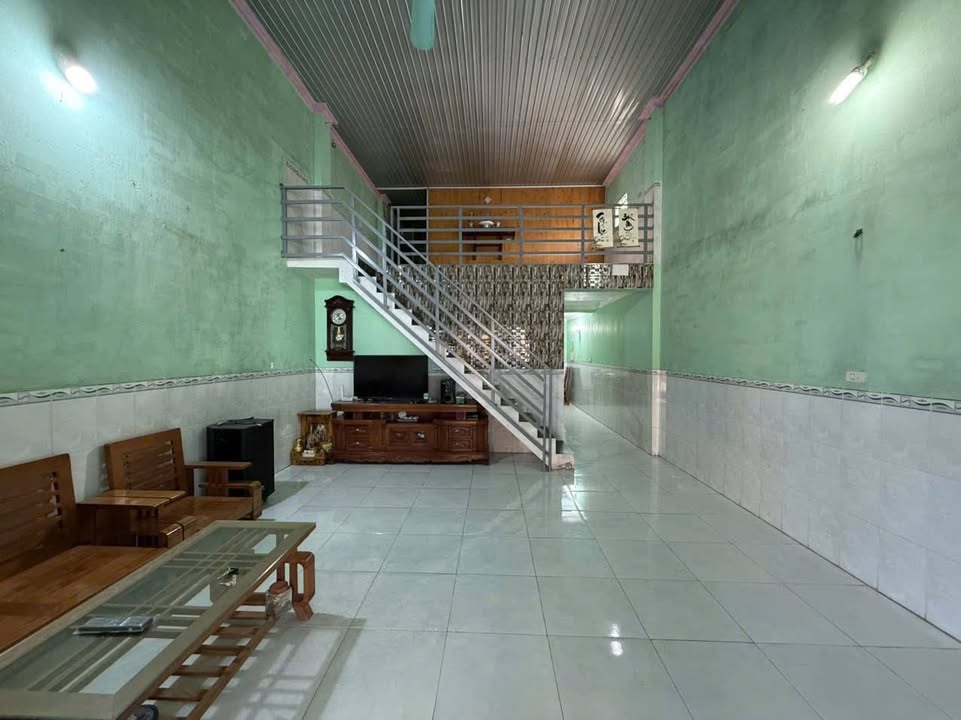 Nhà gác lửng 3 phòng ngủ Nhơn Trạch 100m² giá 2.55 tỷ - Dân cư đông đúc, gần chợ và trường học