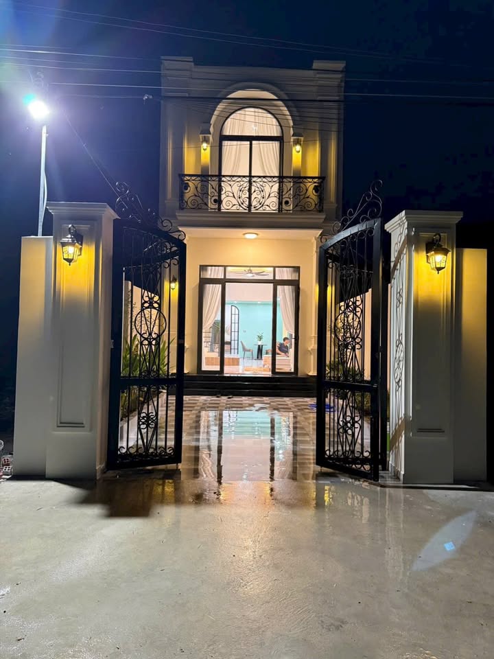 Nhà mặt tiền Long Hoa, Tây Ninh 142m² giá 2.6 tỷ - Thiết kế Tân Cổ Điển sang trọng