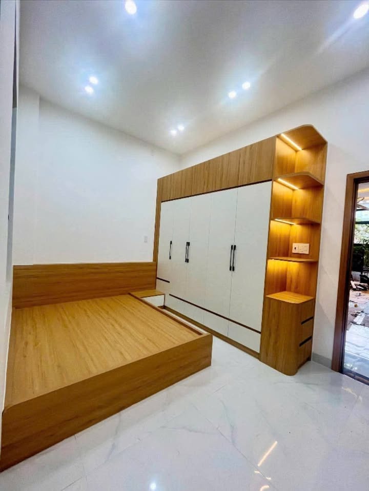 Nhà 3 tầng mặt tiền đường Trần Hưng Đạo, Quy Nhơn, 127m² giá 12.6 tỷ - Cơ hội đầu tư tuyệt vời!