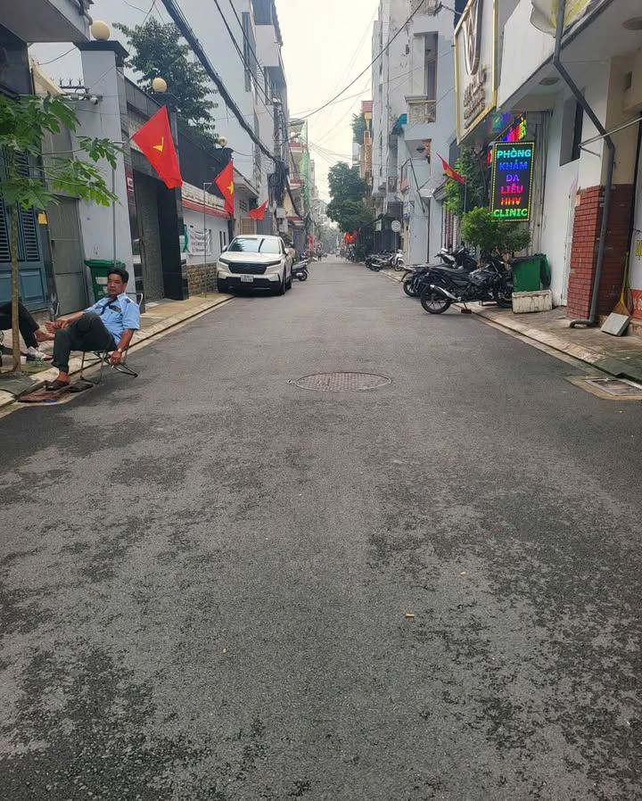 Nhà riêng 654/8 Cộng Hòa, Tân Bình 25.5m² giá chỉ 2.98 tỷ - Cơ hội đầu tư hấp dẫn!