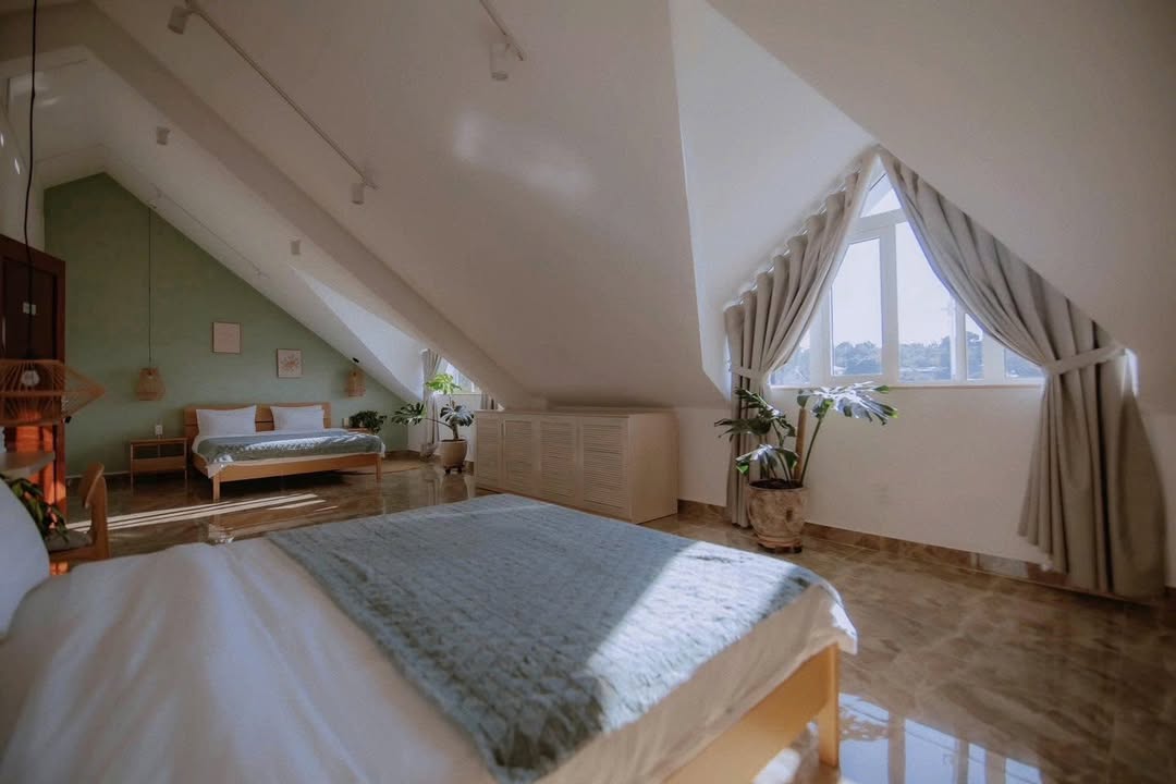 Cho thuê villa 8PN sân vườn phường Xuân Hương 241m² chỉ 20 triệu/tháng - Đầy đủ nội thất sang trọng!