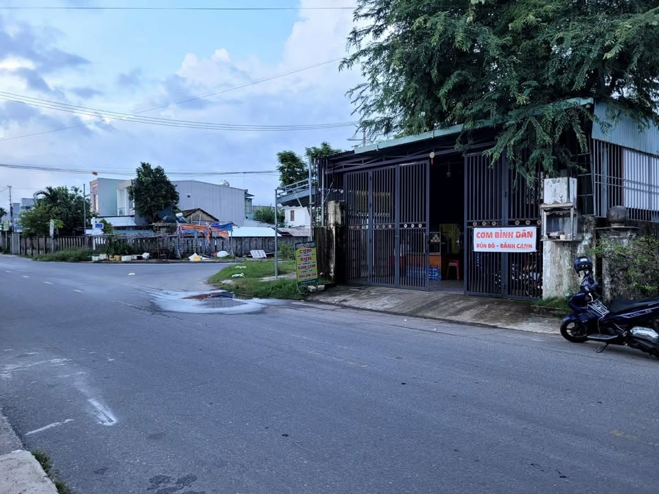 Đất nền 200m² mặt tiền đường DH8, giá 2 tỷ - Vị trí đắc địa cho đầu tư!