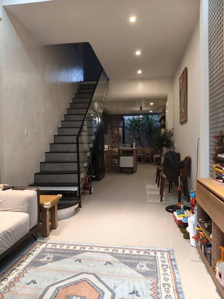 Nhà 3 tầng mặt tiền Ngô Chấn Lưu, Hòa Minh, 63m² giá 5 tỷ - Đường rộng, tiện ích đầy đủ!