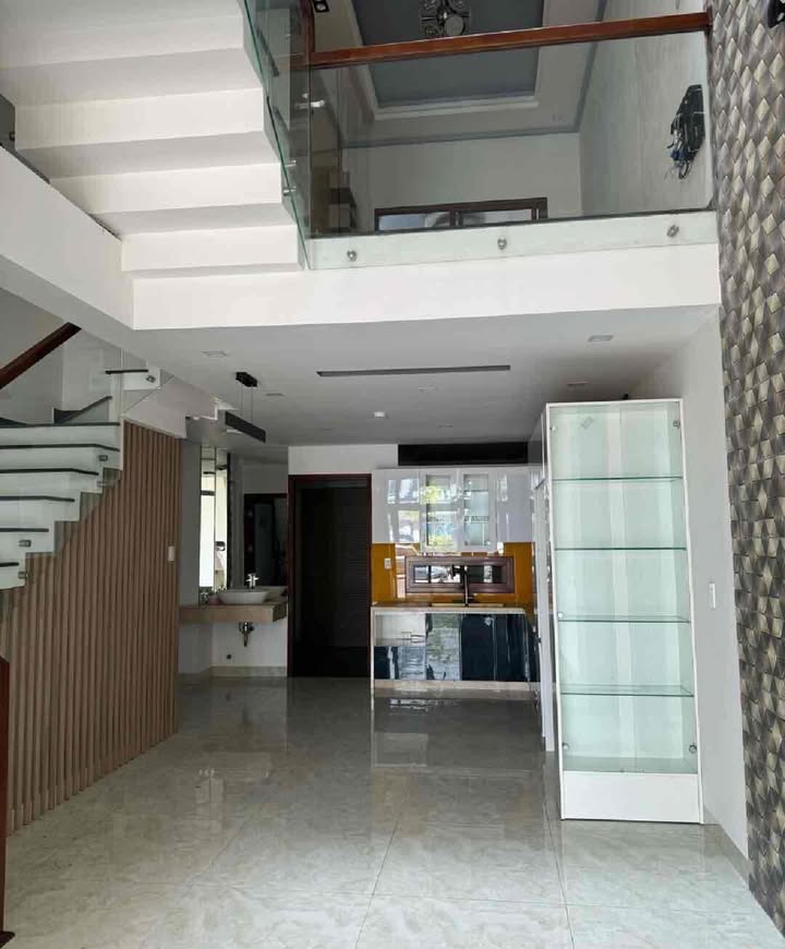 Nhà mặt tiền Tiểu La, Hải Châu 90m² giá 1x tỷ - Kinh doanh sầm uất!