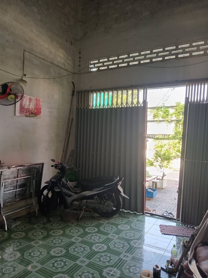 Nhà cấp 4 gác lửng Trà Nóc 60m² giá 1.7 tỷ - Tiện ích đầy đủ, giao thông thuận lợi!