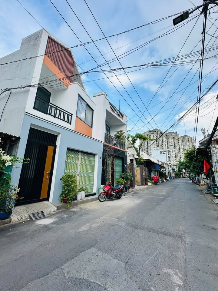 Nhà cấp 4 đường 8m Phước Long B 91.5m² giá 8 tỷ - Vị trí trung tâm, dễ kinh doanh!