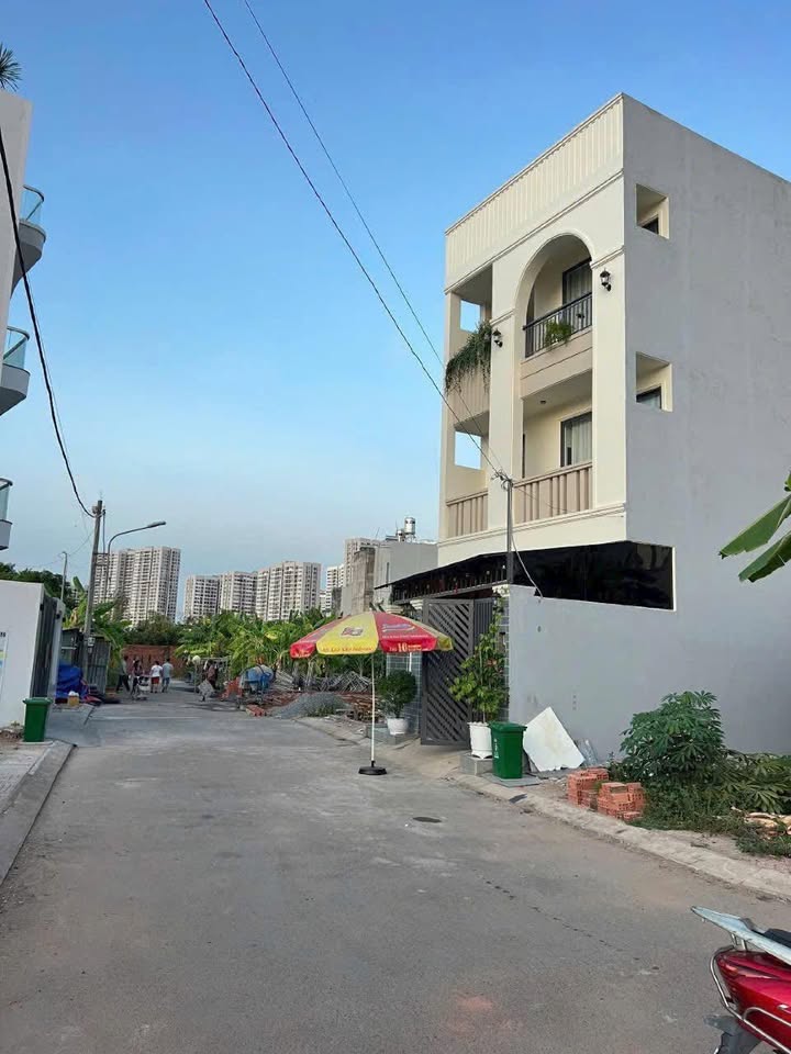 Lô đất liền kề Đường 21 Nguyễn Xiển 83m² giá 4.5 tỷ - Sổ hồng riêng, dân cư đông đúc!