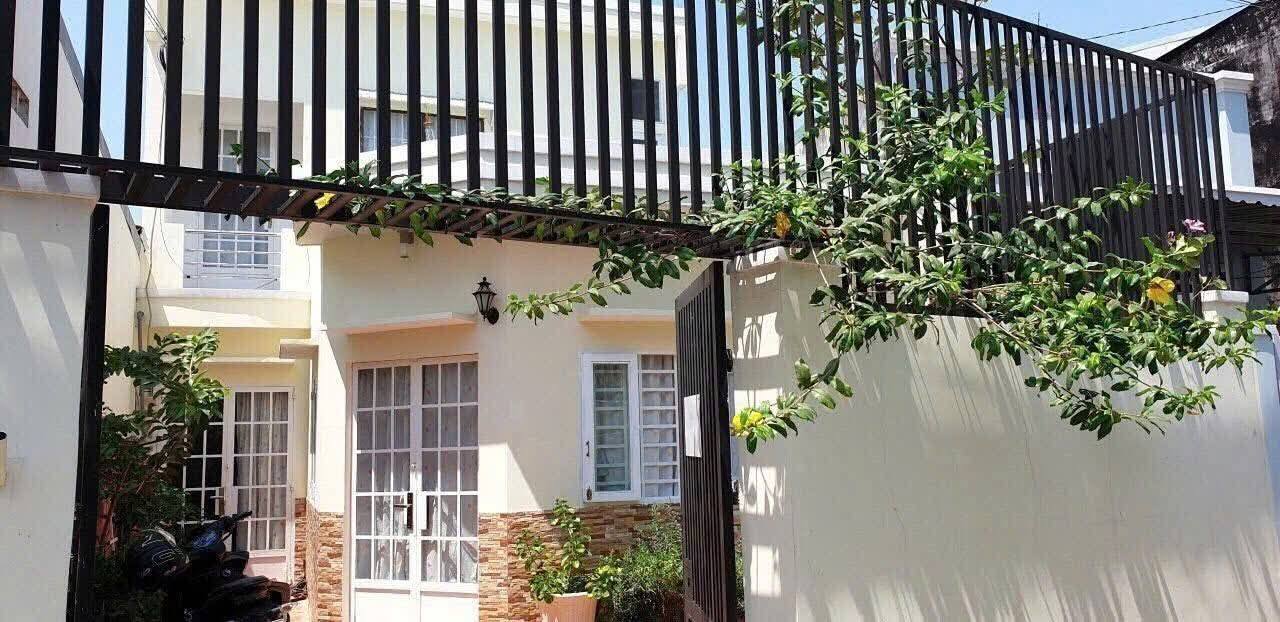 Nhà bán Phước Long B, Thủ Đức 101m² giá 6.9 tỷ - Hẻm xe tải thuận tiện!