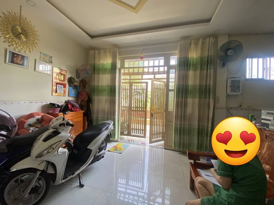 Nhà phố Thủ Đức 50m² giá 2.2 tỷ - Sổ chung, gần Vinhomes Nguyễn Xiển!