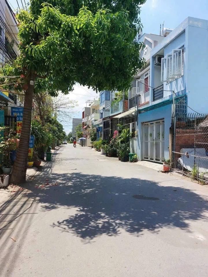 Bán gấp nhà Phú Hữu, Thủ Đức 50.5m² giá 4.35 tỷ - Đường ô tô, dân cư đông đúc!