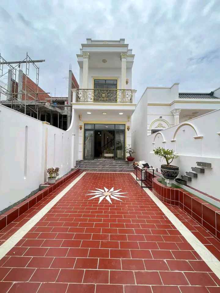 Nhà lầu mới 100% tại Phường Long Hưng, Gò Công, 160m² giá 2.45 tỷ - Sổ đỏ chính chủ sẵn sàng!