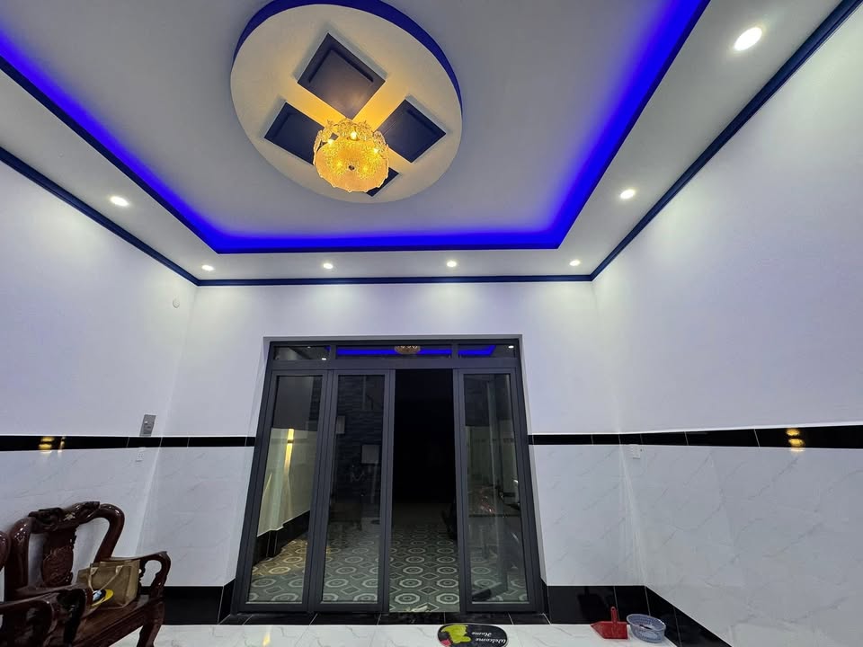 Nhà phố Gò Công 100m² giá 1.78 tỷ - Đường xe hơi, đầy đủ tiện nghi!