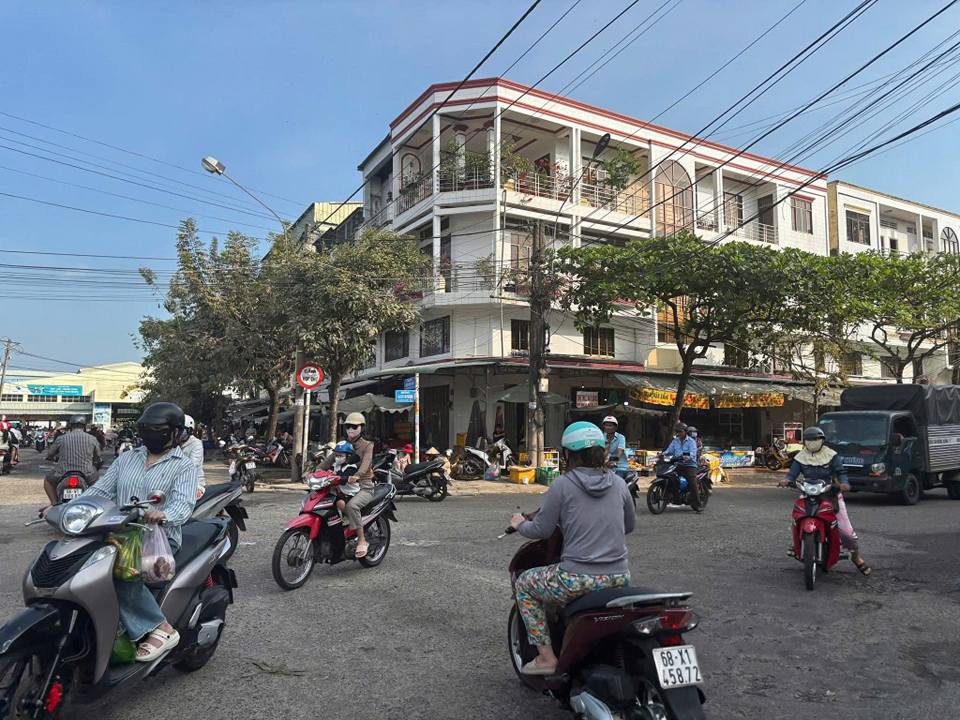 Cho thuê ki-ốt góc ngã ba Rạch Giá 7m2 giá 10 triệu - Kinh doanh ngay!